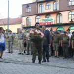 Uroczystości pod pomnikiem poległych i pomordowanych przez okupanta niemieckiego. Kwiaty składa Jan Józef Kasprzyk - szef Urzędu do Spraw Kombatantów i Osób Represjonowanych / Marzena Mąkosa / Radio Kielce