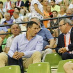 Młodzieżowe Mistrzostwa Świata kobiet do lat 18. Mecz Polska - Angola. Z lewej, ambasador mistrzostw Sławomir Szmal / Marzena Mąkosa / Radio Kielce