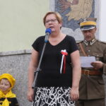 Kolejny przystanek „Kadrówki”. Uroczystości w Wodzisławiu. Przemawia Bożena Szczypiór - wójt Gminy Wodzisław / Marzena Mąkosa / Radio Kielce