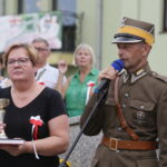 Kolejny przystanek „Kadrówki”. Uroczystości w Wodzisławiu. Na zdjęciu od lewej: Bożena Szczypiór - wójt Gminy Wodzisław i Dionizy Krawczyński - komendant Marszu Szlakiem Pierwszej Kompanii Kadrowej / Marzena Mąkosa / Radio Kielce