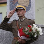 Kolejny przystanek „Kadrówki”. Uroczystości w Wodzisławiu. Na zdjęciu: Dionizy Krawczyński - komendant marszu / Marzena Mąkosa / Radio Kielce