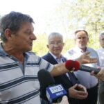 Konferencja prasowa PiS. Przemawia Wiesław Sochacz - preses świętokrzyskiego stowarzyszenia pszczelarzy / Marzena Mąkosa / Radio Kielce