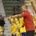 Trening otwarty drużyny PGE VIVE. Na zdjęciu: Talant Dujszebajew - trener PGE VIVE  / Marzena Mąkosa / Radio Kielce