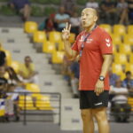 Trening otwarty drużyny PGE VIVE. Na zdjęciu: Talant Dujszebajew - trener PGE VIVE  / Marzena Mąkosa / Radio Kielce