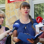 Konferencja Kukiz'15. Na zdjęciu od lewej: Dorota Koczwańska-Kalita - naczelnik kieleckiej delegatury Instytutu Pamięci Narodowej i Magdalena Fogiel-Litwinek - prezes świętokrzyskiego Stowarzyszenia Kukiz'15 / Marzena Mąkosa / Radio Kielce