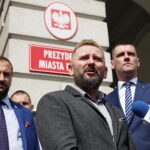 Konferencja prasowa posła Piotra Liroya-Marca. Na zdjęciu (od lewej): Maciej Maciejowski - wiceprezes stowarzyszenia Skuteczni; Piotr Liroy-Marzec - kandydat na prezydenta miasta Kielce i Dawid Lewicki - kandydat na wiceprezydenta miasta Kielce / Marzena Mąkosa / Radio Kielce