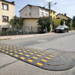 Nowy próg zwalniający na ulicy Naruszewicza / Marzena Mąkosa / Radio Kielce