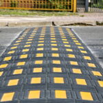 Nowy próg zwalniający na ulicy Naruszewicza / Marzena Mąkosa / Radio Kielce