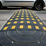 Nowy próg zwalniający na ulicy Naruszewicza / Marzena Mąkosa / Radio Kielce