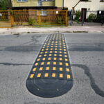 Nowy próg zwalniający na ulicy Naruszewicza / Marzena Mąkosa / Radio Kielce