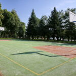 Szkoła Podstawowa im. Henryka Sienkiewicza. Boisko / Marzena Mąkosa / Radio Kielce