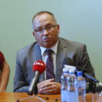 Konferencja dotycząca Międzynarodowego Turnieju Koszykówki i funkcjonowania Szkolnych Młodzieżowych Ośrodków Koszykówki. Na zdjęciu: Grzegorz Bachański - prezes Polskiego Związku Koszykówki  / Marzena Mąkosa / Radio Kielce