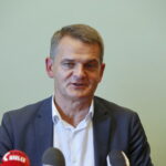 Konferencja dotycząca Międzynarodowego Turnieju Koszykówki i funkcjonowania Szkolnych Młodzieżowych Ośrodków Koszykówki. Na zdjęciu: prof. zw. dr hab. Jacek Semaniak / Marzena Mąkosa / Radio Kielce