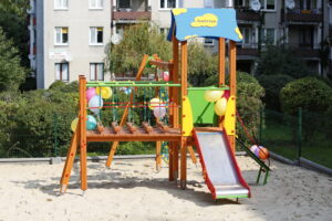 Otwarcie placu zabaw na osiedlu Ściegiennego / Marzena Mąkosa / Radio Kielce