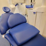 Wręczenie Dentobusa przed Świętokrzyskim Urzędem Wojewódzkim / Marzena Mąkosa / Radio Kielce