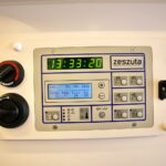 Wręczenie Dentobusa przed Świętokrzyskim Urzędem Wojewódzkim / Marzena Mąkosa / Radio Kielce