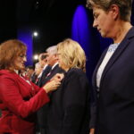 Jubileusz 90-lecia Energetyki Okręgu Radomsko-Kieleckiego. Wręczanie odznaczeń przez Agatę Wojtyszek - wojewodę świętokrzyską / Marzena Mąkosa / Radio Kielce