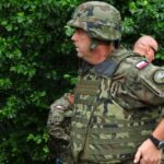 Ostrowiec. Niewybuch nieopodal kompleksu rekreacyjno-wypoczynkowym na Gutwinie znalazł przechodzień / Emilia Sitarska / Radio Kielce