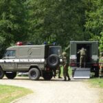 Ostrowiec. Niewybuch nieopodal kompleksu rekreacyjno-wypoczynkowym na Gutwinie znalazł przechodzień / Emilia Sitarska / Radio Kielce