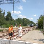 Skarżysko-Kościelne. Modernizacja stacji kolejowej. Wymieniane są tory i sieć trakcyjna, modernizowane są perony. Na zdjęciu: poseł Maria Zuba / Wiktor Dziarmaga / Radio Kielce