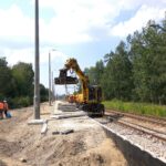 Skarżysko-Kościelne. Modernizacja stacji kolejowej. Wymieniane są tory i sieć trakcyjna, modernizowane są perony / Wiktor Dziarmaga / Radio Kielce