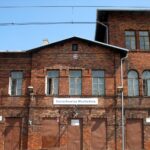 Starachowice Wschodnie. Modernizacja stacji kolejowej. Wymieniane są tory i sieć trakcyjna, modernizowane są perony / Anna Głąb / Radio Kielce