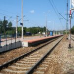 Starachowice Wschodnie. Modernizacja stacji kolejowej. Wymieniane są tory i sieć trakcyjna, modernizowane są perony / Anna Głąb / Radio Kielce