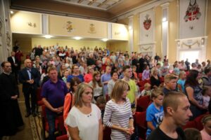 Sandomierz. Rozdanie wyprawek w ramach akcji „Tornister pełen uśmiechu” / Radio Kielce