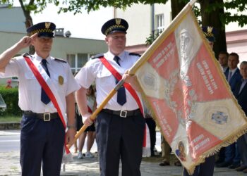 Sandomierz. Sztandar 2. Pułku Piechoty Legionów AK / Urząd Miasta Sandomierza