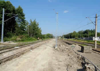 Wąchock. Modernizacja stacji kolejowej. Wymieniane są tory i sieć trakcyjna, modernizowane są perony / Tomasz Piwko / Radio Kielce