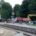 Wąchock. Modernizacja stacji kolejowej. Wymieniane są tory i sieć trakcyjna, modernizowane są perony / Tomasz Piwko / Radio Kielce