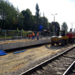 Wąchock. Modernizacja stacji kolejowej. Wymieniane są tory i sieć trakcyjna, modernizowane są perony / Tomasz Piwko / Radio Kielce