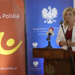 Wernisaż wystawy „W drodze do Niepodległości” w Świętokrzyskim Urzędzie Wojewódzkim. Na zdjęciu: Hanna Możdżeń - dyrektor Regionu Sieci w Kielcach, Poczta Polska / Aneta Strzępka / Radio Kielce