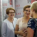 Wernisaż wystawy „W drodze do Niepodległości” w Świętokrzyskim Urzędzie Wojewódzkim. Na zdjęciu od lewej: poseł Maria Zuba i wojewoda Agata Wojtyszek / Aneta Strzępka / Radio Kielce