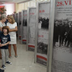 Wernisaż wystawy „W drodze do Niepodległości” w Świętokrzyskim Urzędzie Wojewódzkim. Na zdjęciu: Konrad Łęcki - reżyser / Aneta Strzępka / Radio Kielce