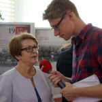 Wernisaż wystawy „W drodze do Niepodległości” w Świętokrzyskim Urzędzie Wojewódzkim. Na zdjęciu: Maria Zuba - poseł PiS i Mateusz Kaczmarczyk - Radio Kielce / Aneta Strzępka / Radio Kielce