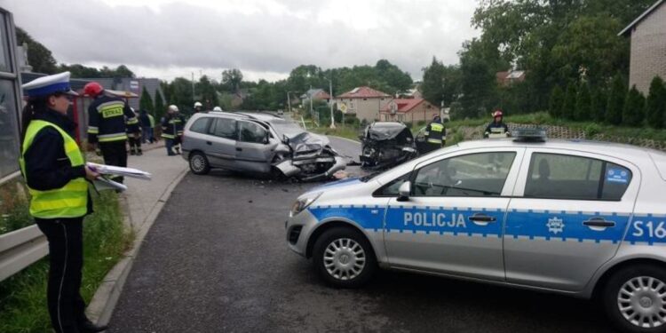Gnojno. Zderzenie dwóch samochodów na drodze wojewódzkiej nr 765 / KPP Busko