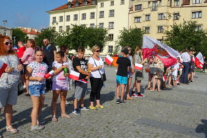 Żywy znak Polski Walczącej w Ostrowcu Św. / Emilia Sitarska / Radio Kielce