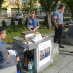 Żywy znak Polski Walczącej w Ostrowcu Świętokrzyskim. Lokalna akcja BohaterOn prowadzona przez Związek Harcerstwa Rzeczypospolitej / Emilia Sitarska / Radio Kielce