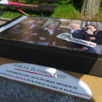 Żywy znak Polski Walczącej w Ostrowcu Świętokrzyskim. Lokalna akcja BohaterOn prowadzona przez Związek Harcerstwa Rzeczypospolitej / Emilia Sitarska / Radio Kielce