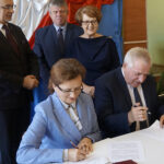 Wizyta Ministra Inwestycji i Rozwoju Jerzego Kwiecińskiego w regionie świętokrzyskim. Od lewej: Anna Krupka - poseł PiS, Jerzy Kwieciński - Minister Inwestycji i Rozwoju, Mieczysław Gębski - radny sejmiku województwa, Maria Zuba - poseł PiS, Agata Wojtyszek - wojewoda świętokrzyski, / Michał Kita / Radio Kielce