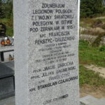 Cokół na cmentarzu w  Baćkowicach upamiętniający poległych legionistów w 1915 roku / Emilia Sitarska / Radio Kielce