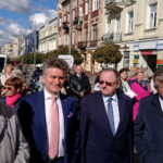 Kielce. „Marsz Życia i Nadziei”. Na zdjęciu (od lewej): Andrzej Sygut - wiceprezydent Kielc, Krzysztof Słoń - senator Prawa i Sprawiedliwości, Andrzej Michalski - dyrektor świętokrzyskiego oddziału PFRON / Iwona Murawska / Radio Kielce