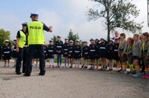 Bilcza. Akcja edukacyjna policji dla uczniów Szkoły Podstawowej / Monika Miller / Radio Kielce