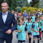 Obchody jubileuszu 60-lecia GKS Rudki. Z lewej: Łukasz Kowalski, kapitan i kierownik zespołu / Agata Sałata