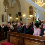 Bodzentyn. Uroczysta msza święta w intencji Ojczyzny w 79. rocznicę utworzenia Polskiego Państwa Podziemnego. Na zdjęciu (od lewej): Dariusz Świetlik - kandydat PiS na burmistrza Bodzentyna, Krzysztof Lipiec - poseł PiS, Barbara Czerwińska - kandydatka PiS w wyborach do sejmiku województwa, Mieczysław Gębski - radny sejmiku województwa / Michał Kita / Radio Kielce