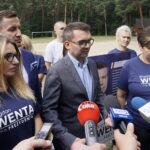 Bogdan Wenta, eurodeputowany Platformy Obywatelskiej, a także kandydat na prezydenta Kielc zaprezentował kolejny punkt swojego programu wyborczego. Od lewej: Joanna Winiarska, Kamil Suchański, Marcin Różycki, Danuta Papaj / Michał Kita / Radio Kielce