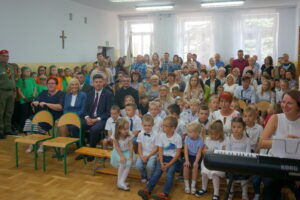 Otwarcie nowej pracowni komputerowej w Szkole Podstawowej nr 1 w Chrustach / Mateusz Kaczmarczyk / Radio Kielce