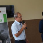 Kampania informacyjna dotycząca rządowego programu „Czyste Powietrze”. Na zdjęciu (od lewej): Andrzej Gąsior - wójt Nowej Słupi i Barbara Czerwińska - prowadząca spotkanie / Michał Kita / Radio Kielce