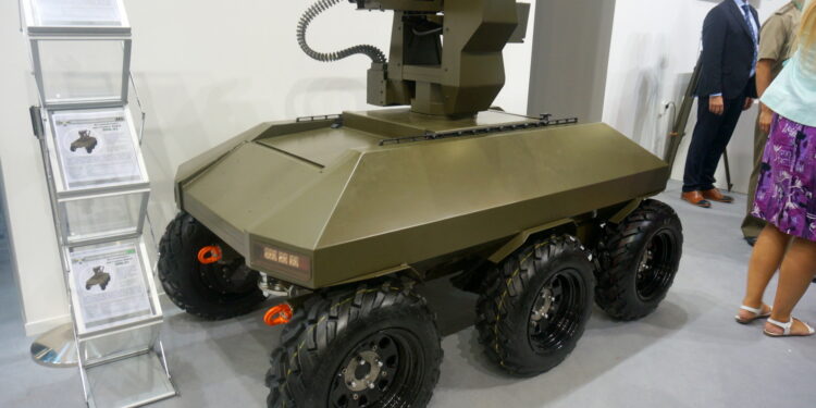 Prototyp bojowego robota prezentowany na Międzynarodowym Salonie Przemysłu Obronnego / Wiktor Dziarmaga / Radio Kielce
